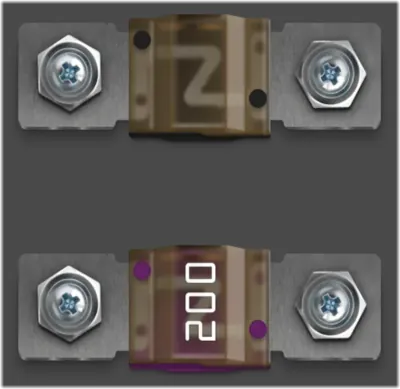Panel de fusible del compartimiento del motor (Cubierta del terminal de la batería)