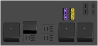 Fusibles automáticos, debajo del panel frontal a la izquierda